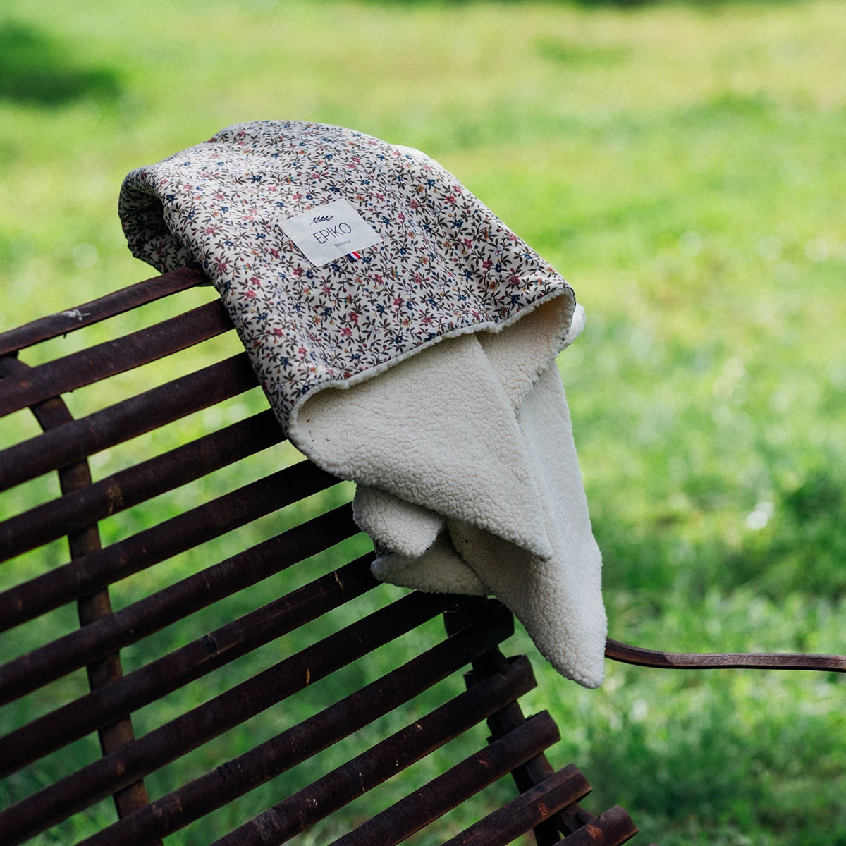 Couverture bébé fleuri/sherpa ERABLE – Image 5